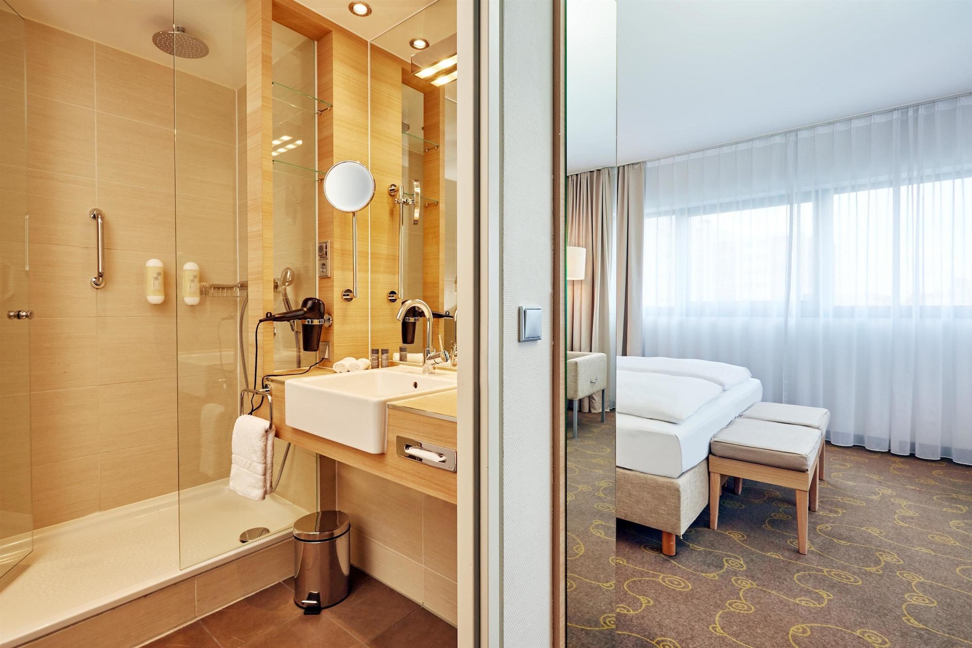 H+ Hotel