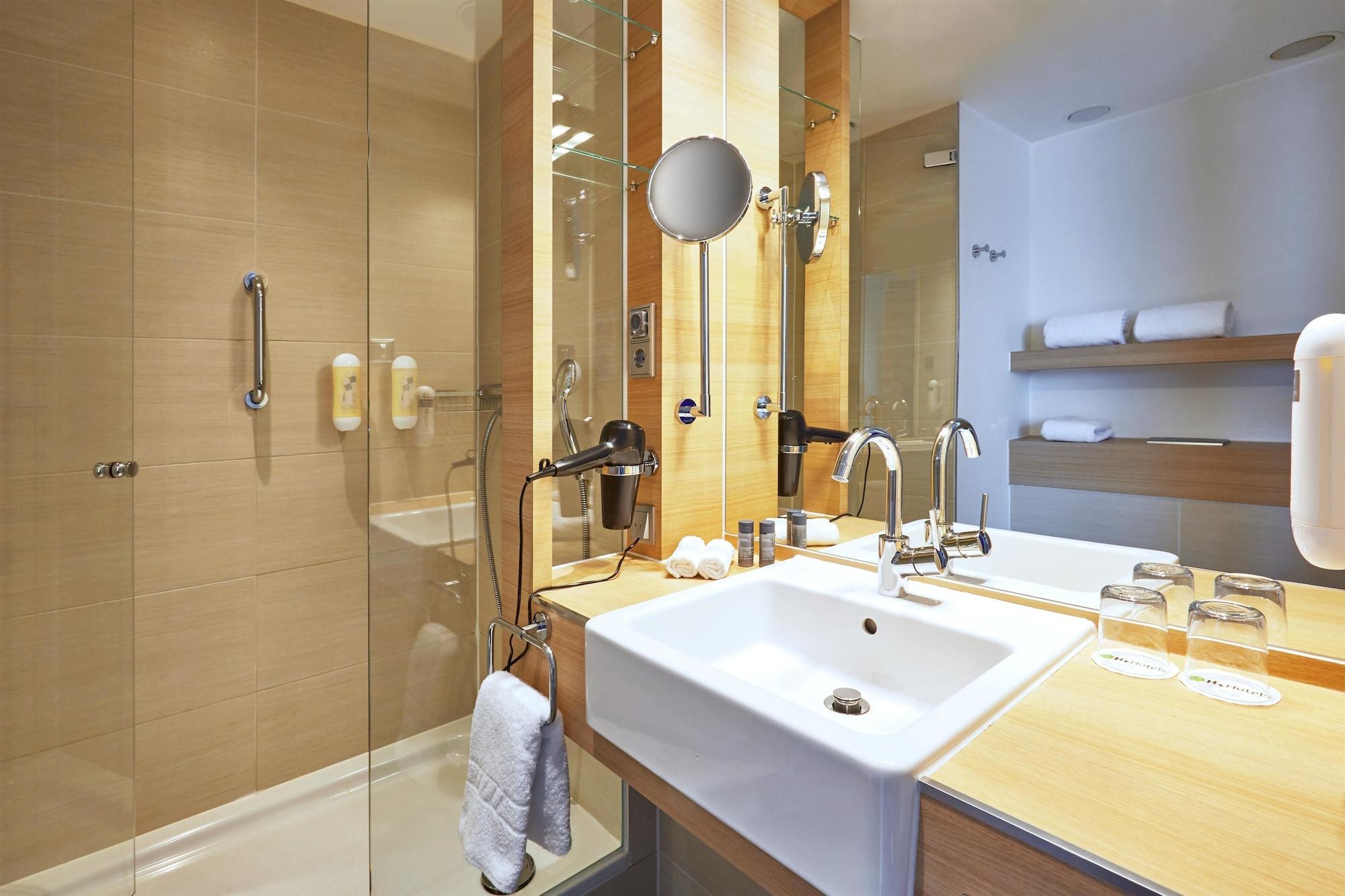 H+ Hotel 4*