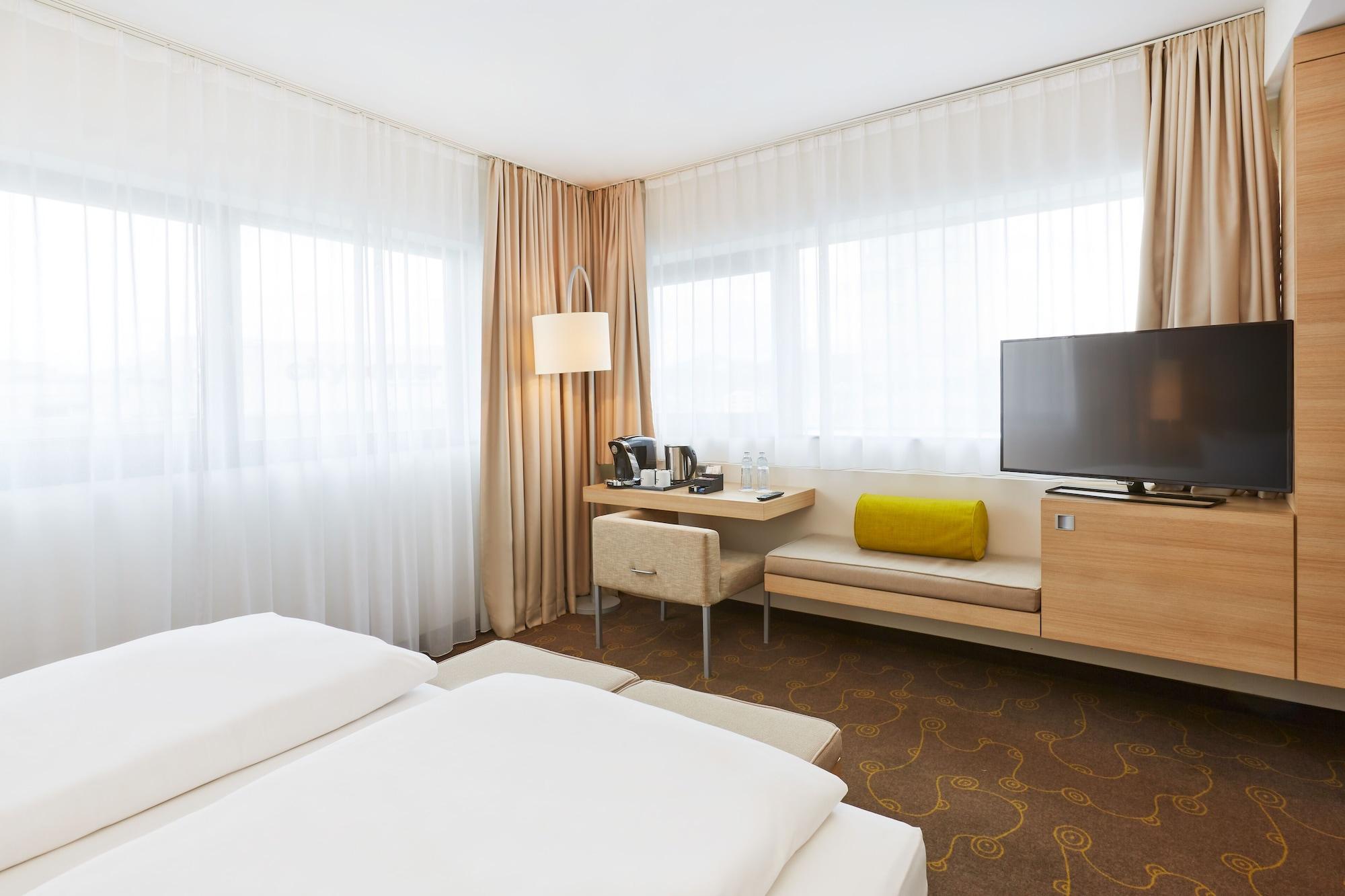 H+ Hotel 4*