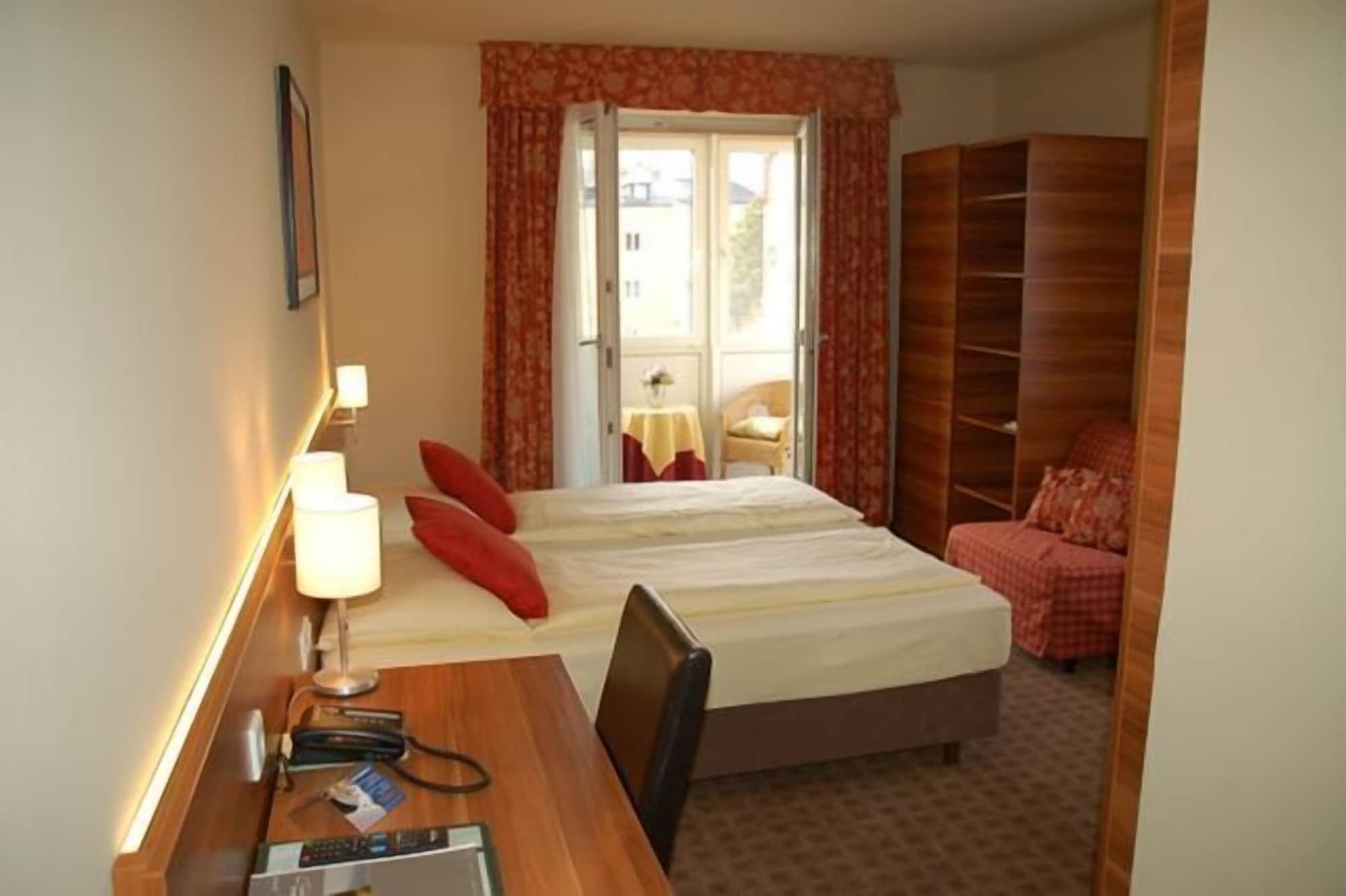 Astoria Hotel 3*