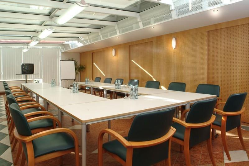 Hotel Airporthotel - Am Airport 4*