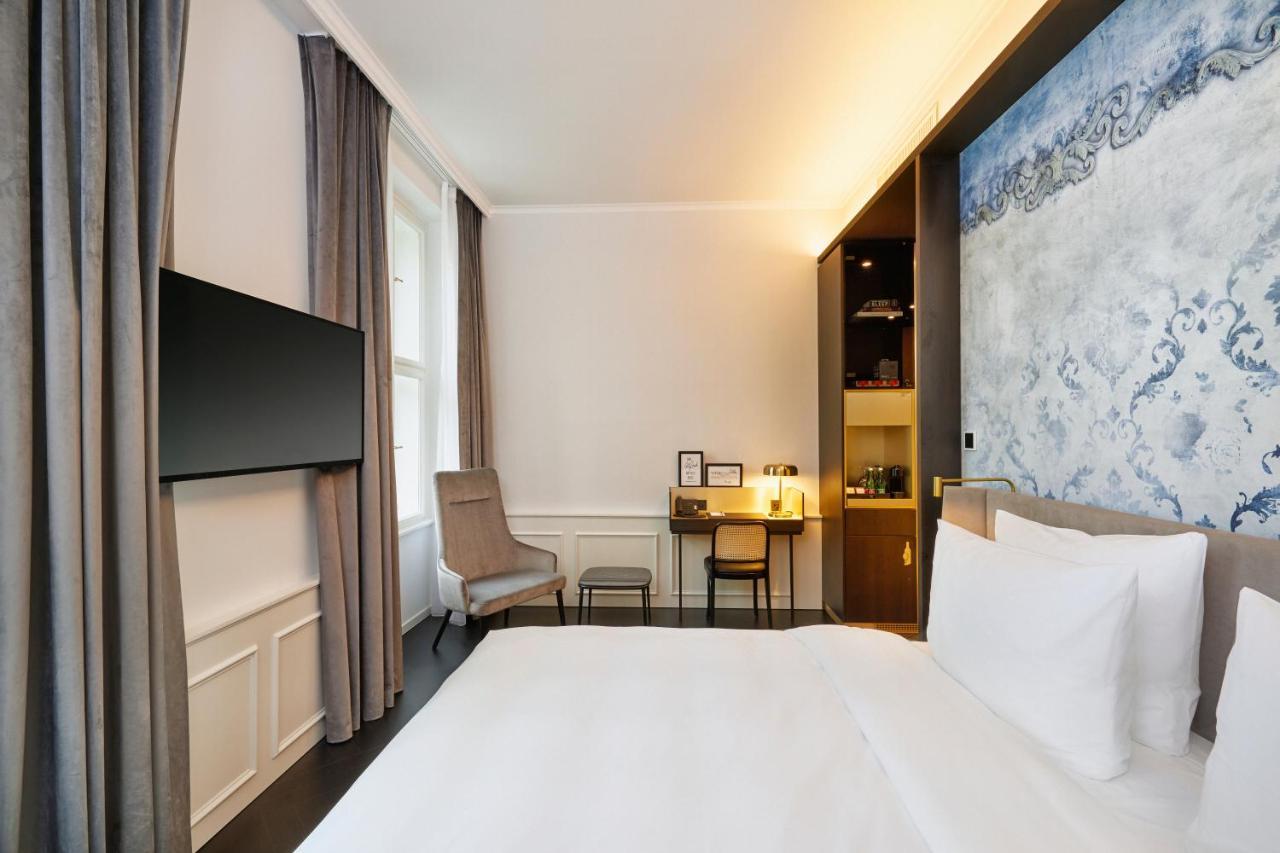 Hotel Hyperion
