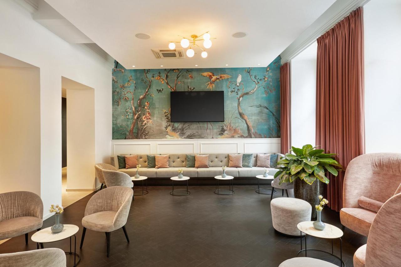 Hotel Hyperion
