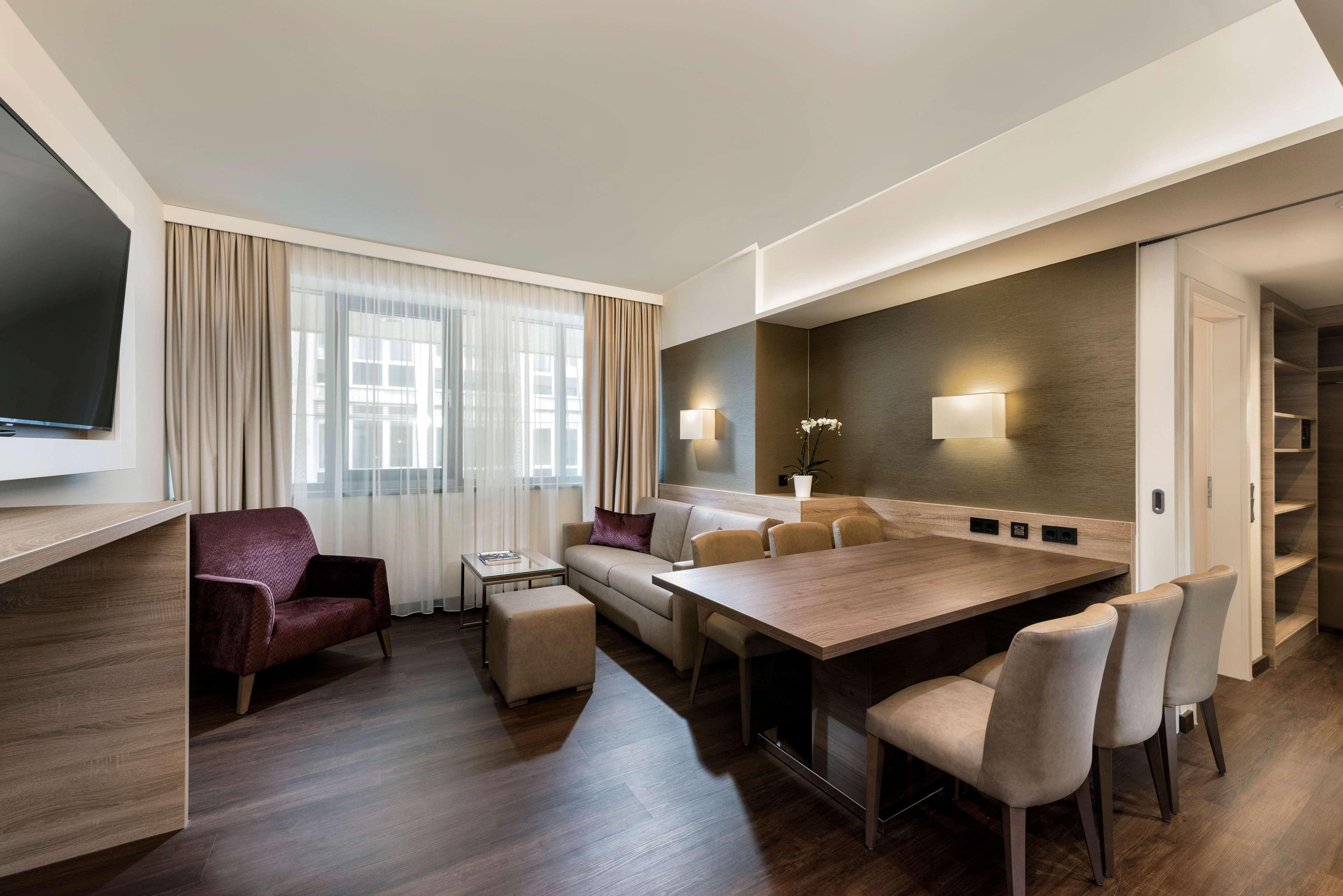 Wyndham Grand Conference Centre Hotel