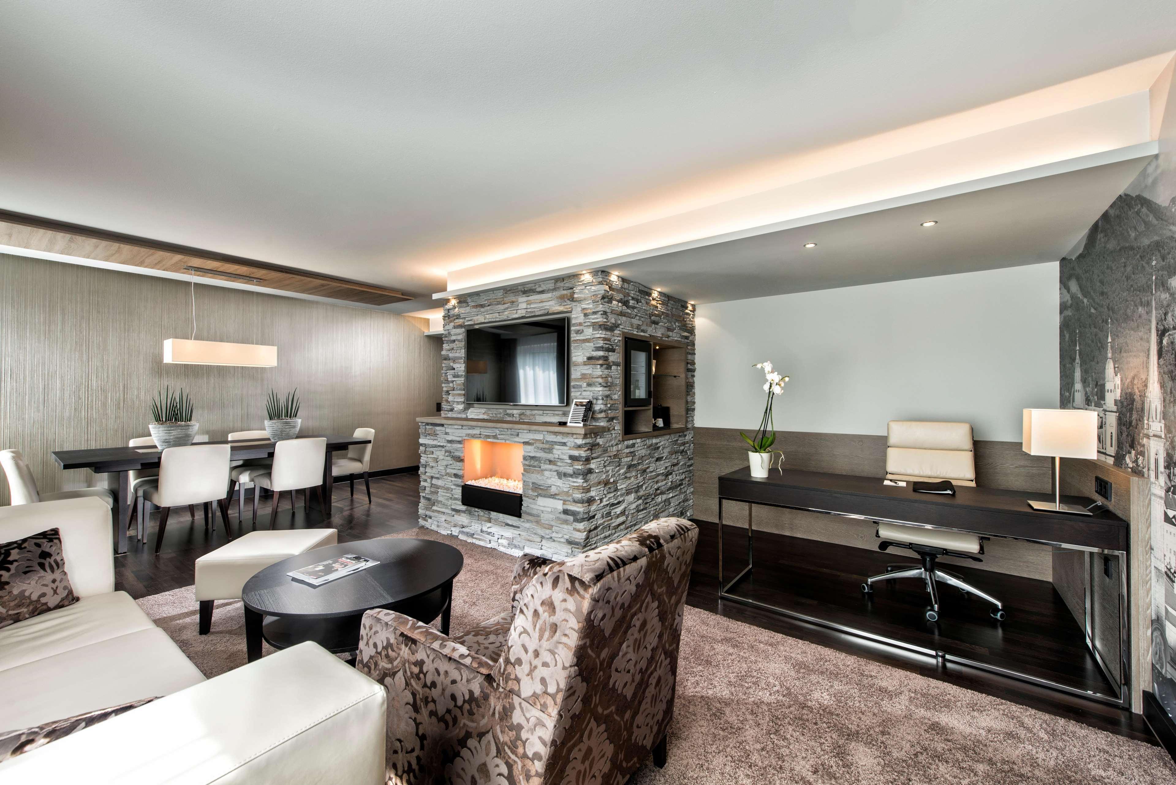Wyndham Grand Conference Centre Hotel