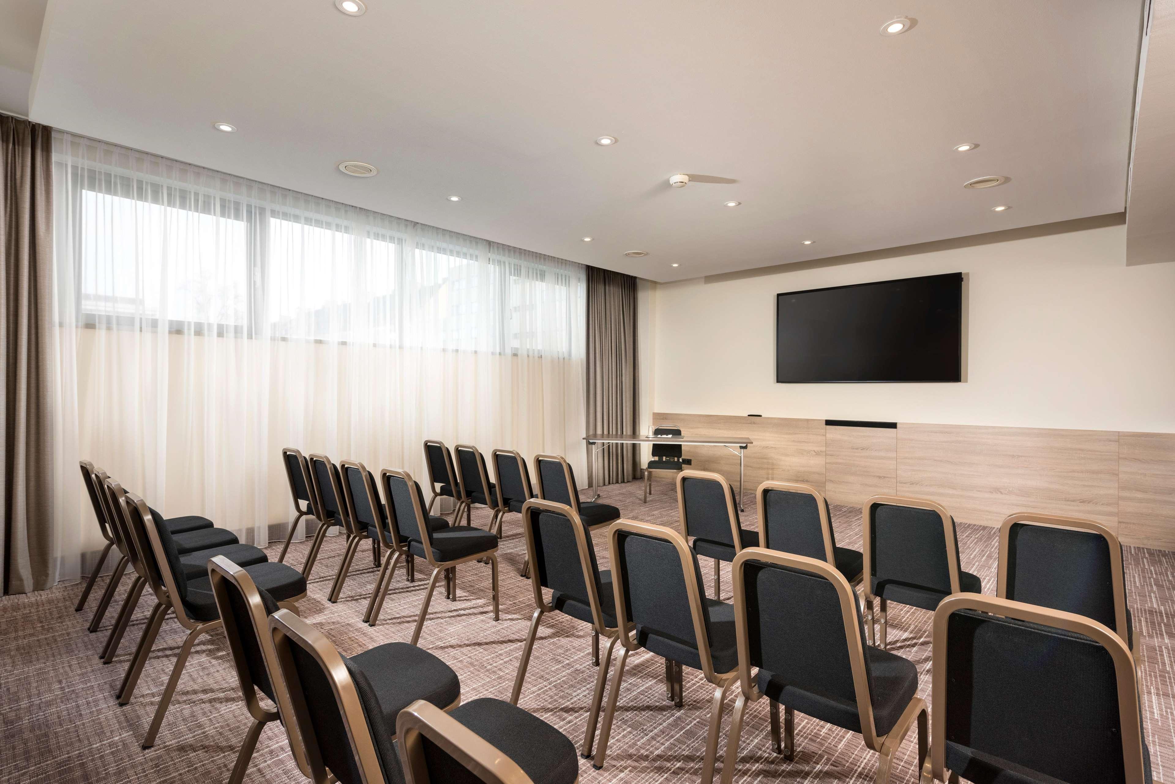 Hotel Wyndham Grand Conference Centre 4*