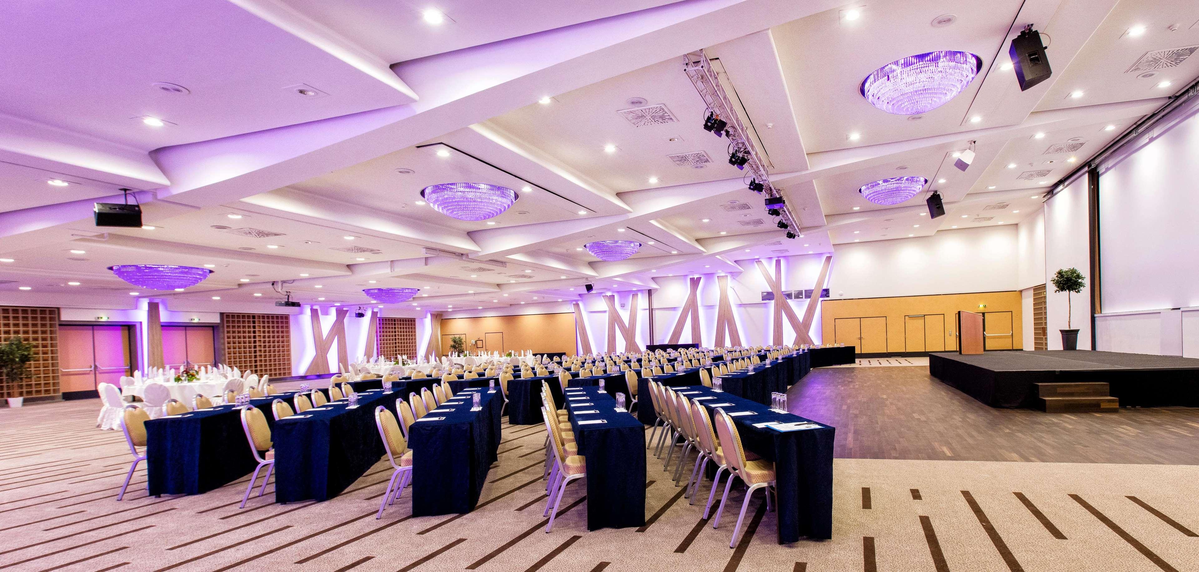 Wyndham Grand Conference Centre 4*
