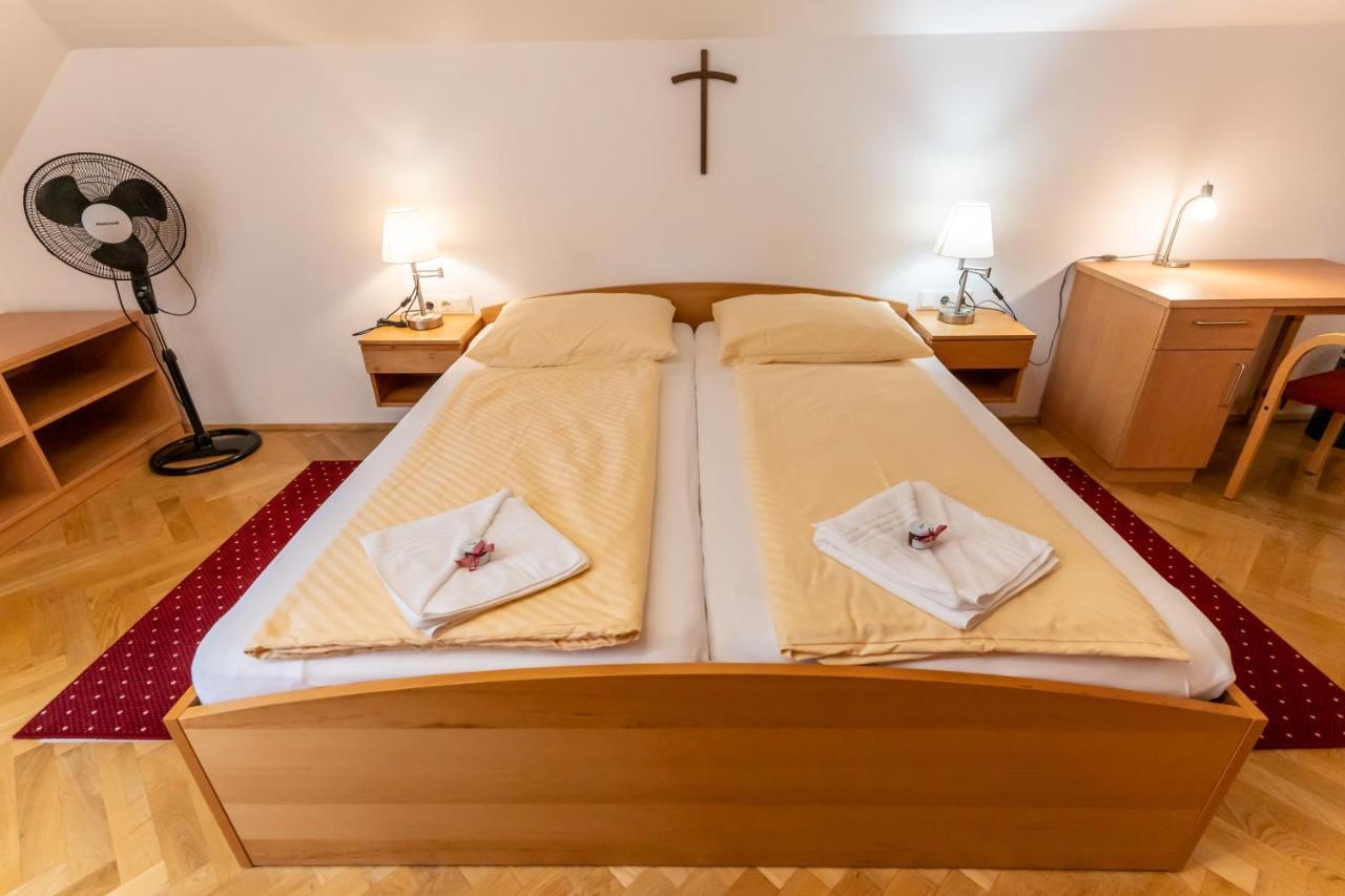 Gastehaus Im Priesterseminar 3*