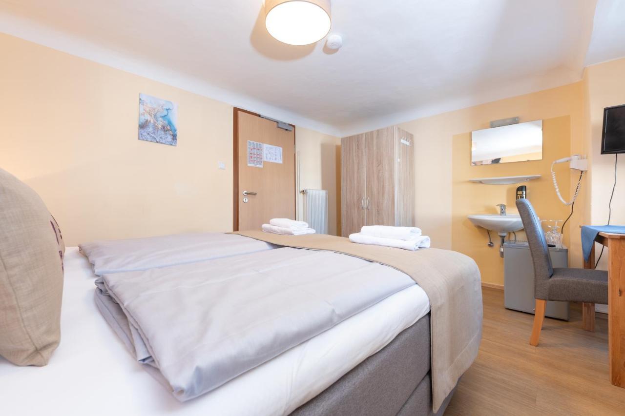 Hinterbruhl Guest house