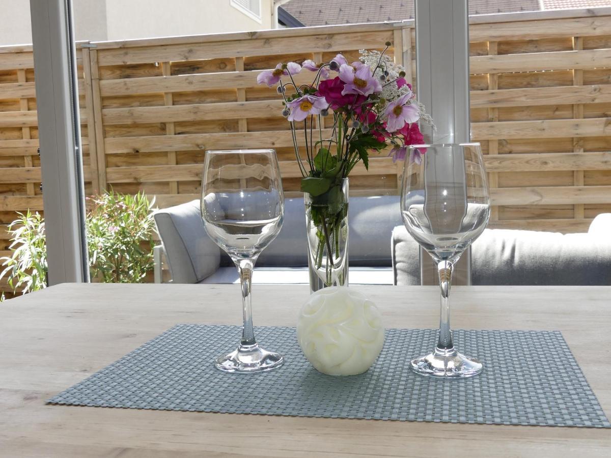 Top-2 In Mit Terrasse