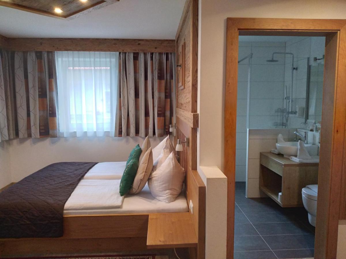 By Ballwein Apartment *