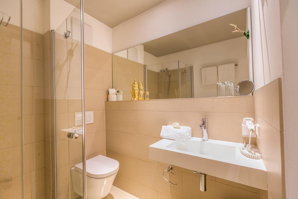 Apartment 5 *