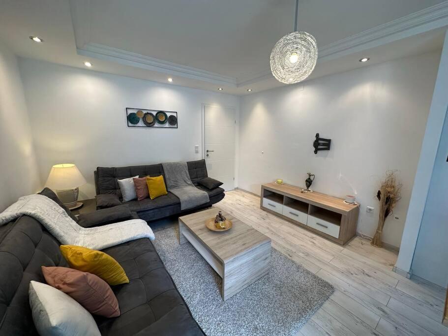 Cozy Nearmaintrainstation Guest house *