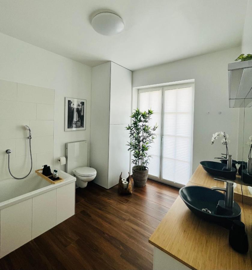 Leo6 Apartment