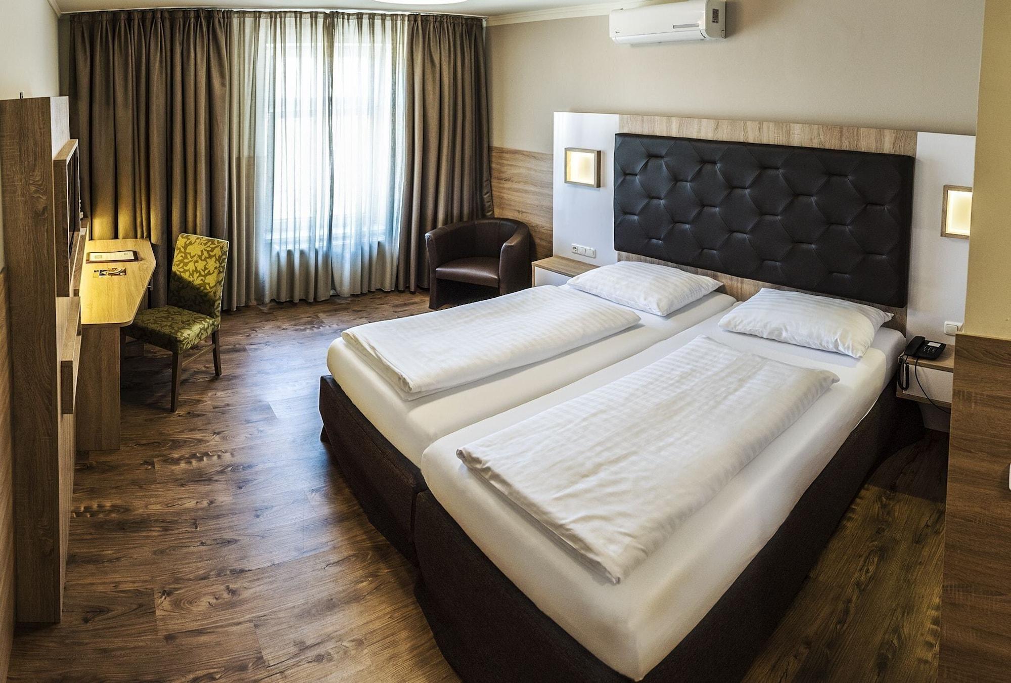 Hotel Theater 4*
