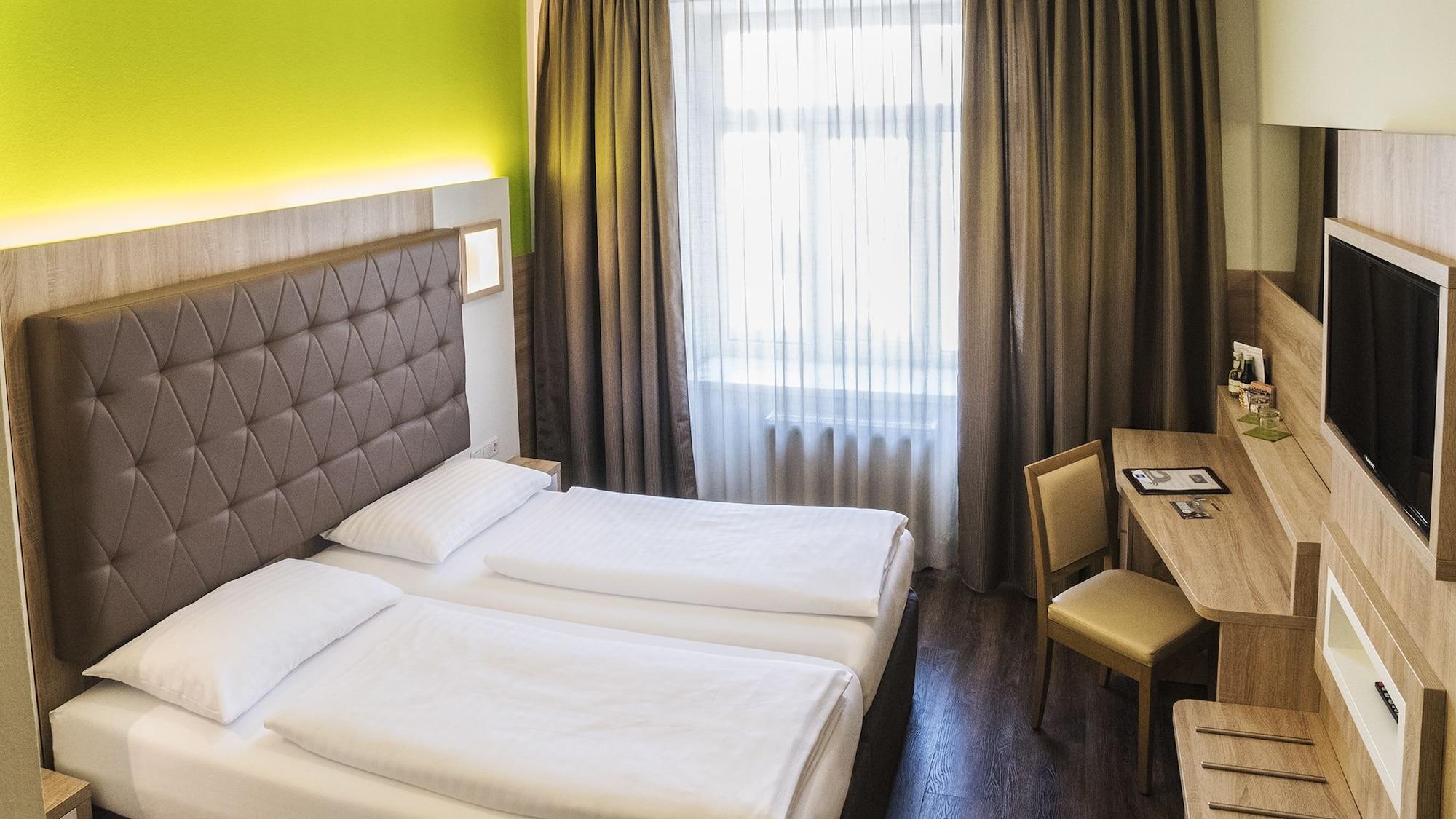 Hotel Theater 4*