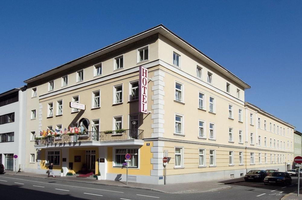 Hotel Theater
