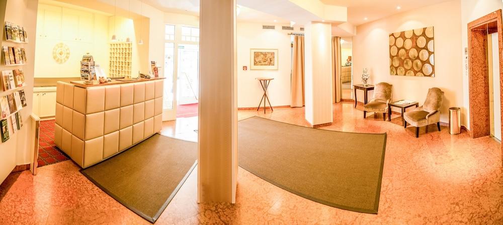 Goldenes Theater 4*