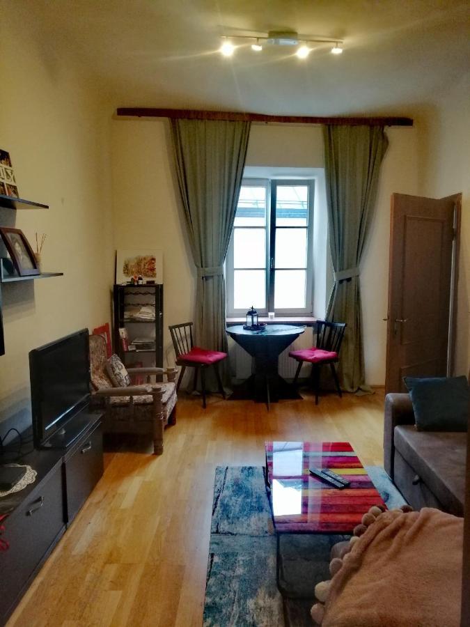 Apartment In The Heart Of *