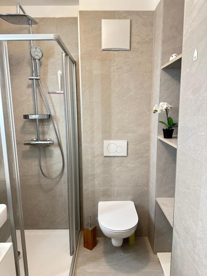 Guest house Paradise & Cozy Retreat With Free Parking *