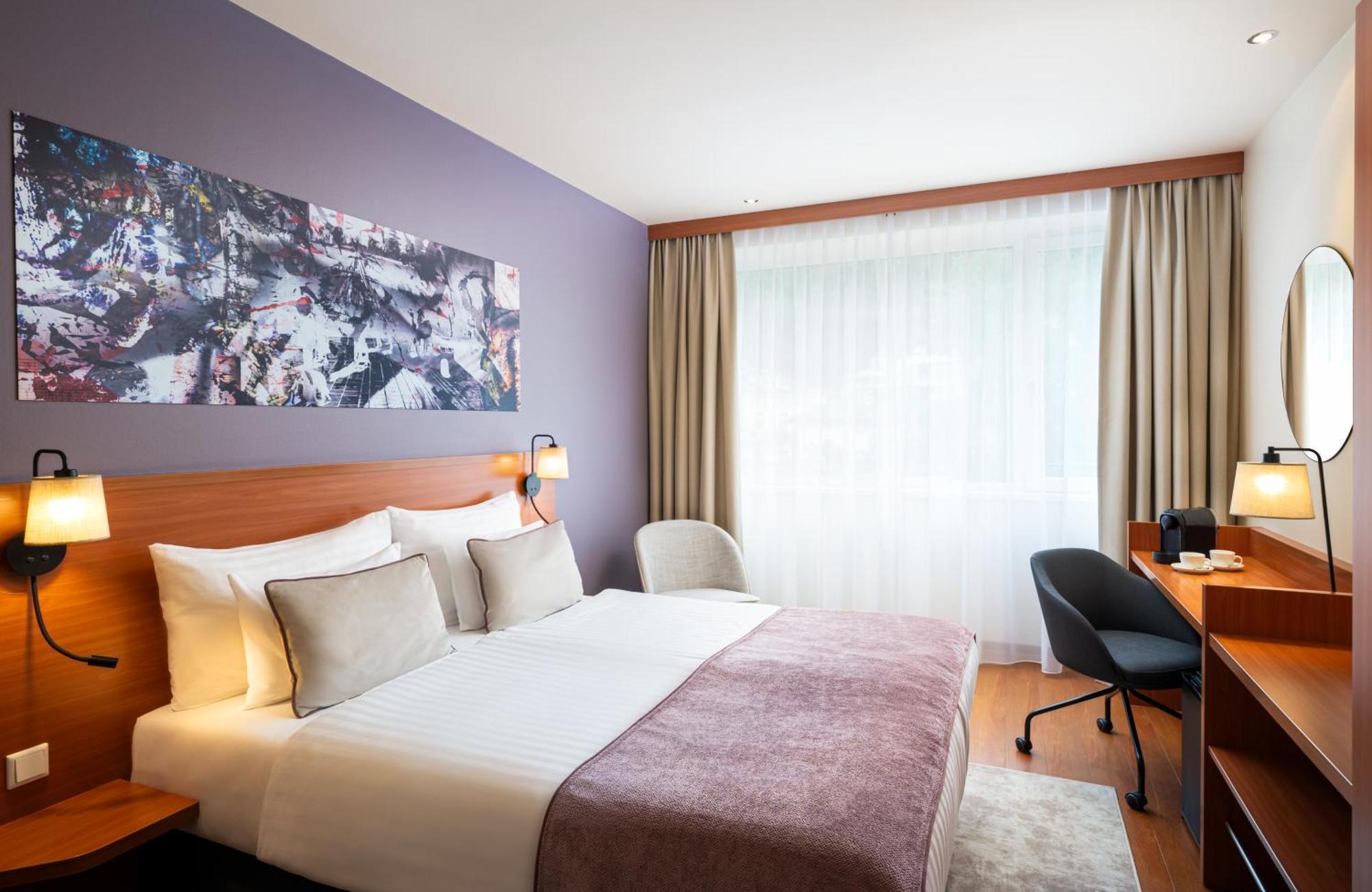 Leonardo Center 3*