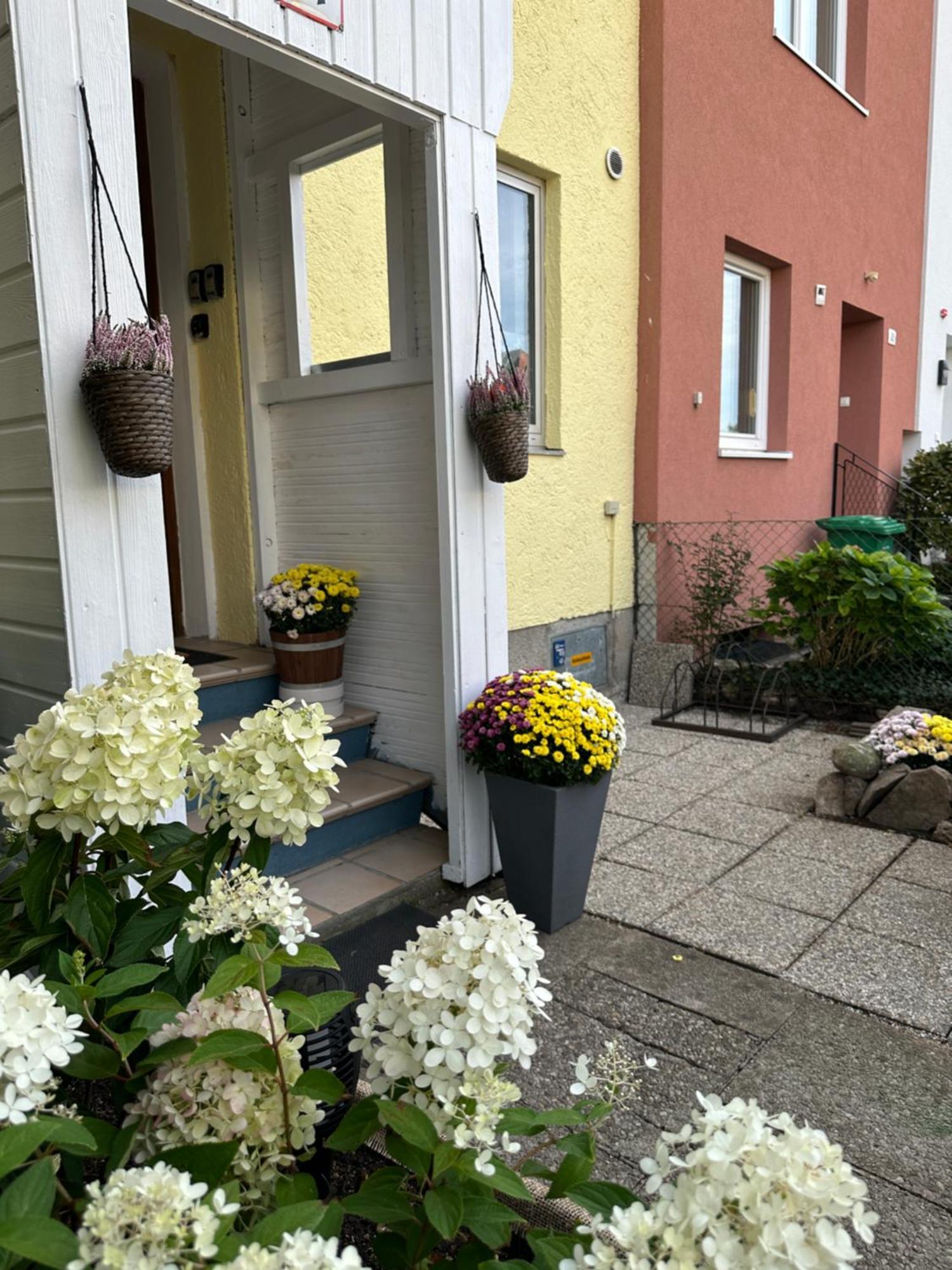 Natures Nest Garden With Free Parking Guest house