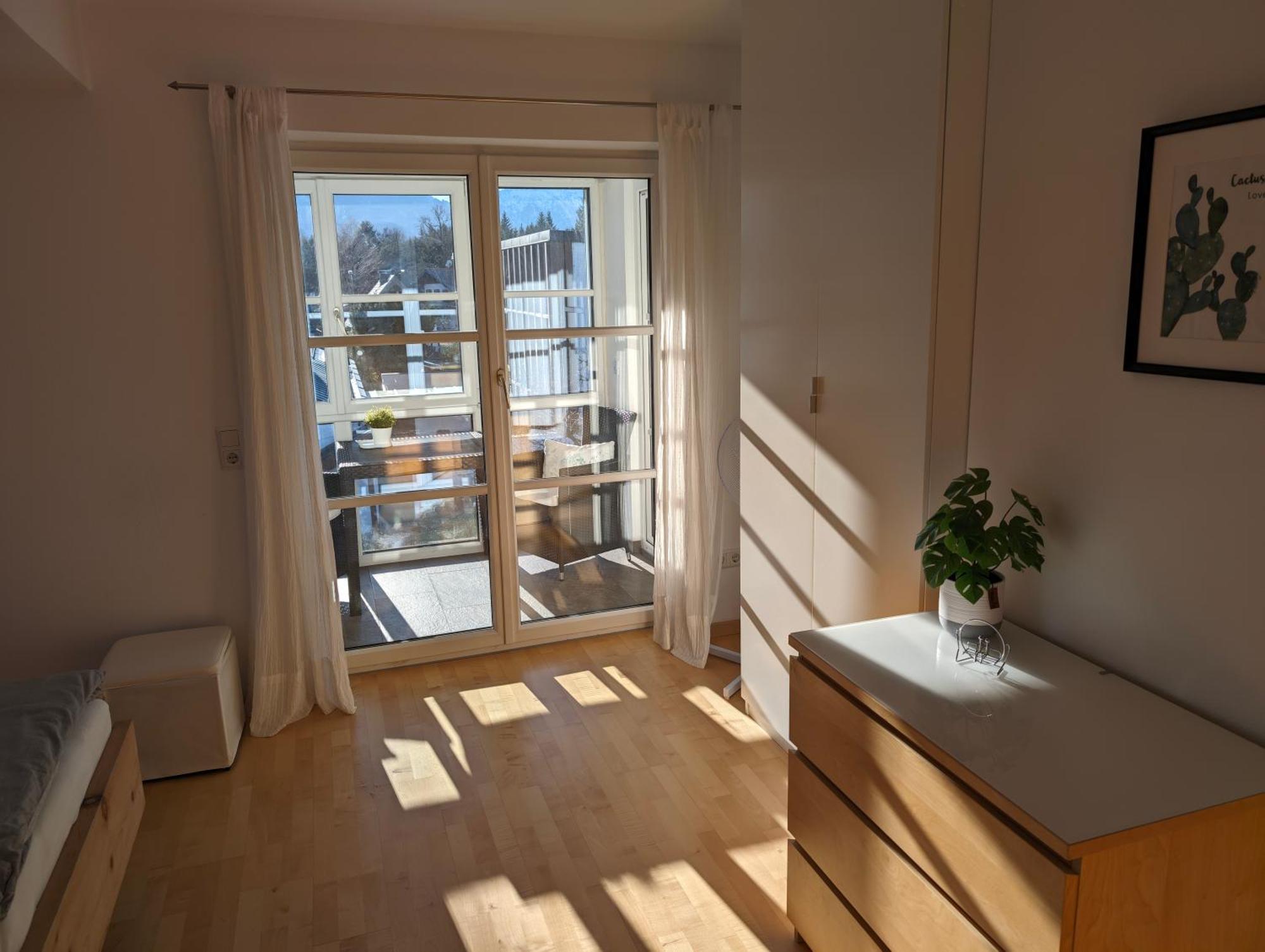 Ruhige 3-zimmer-wohnung Am Stadtrand Mit Bergblick *