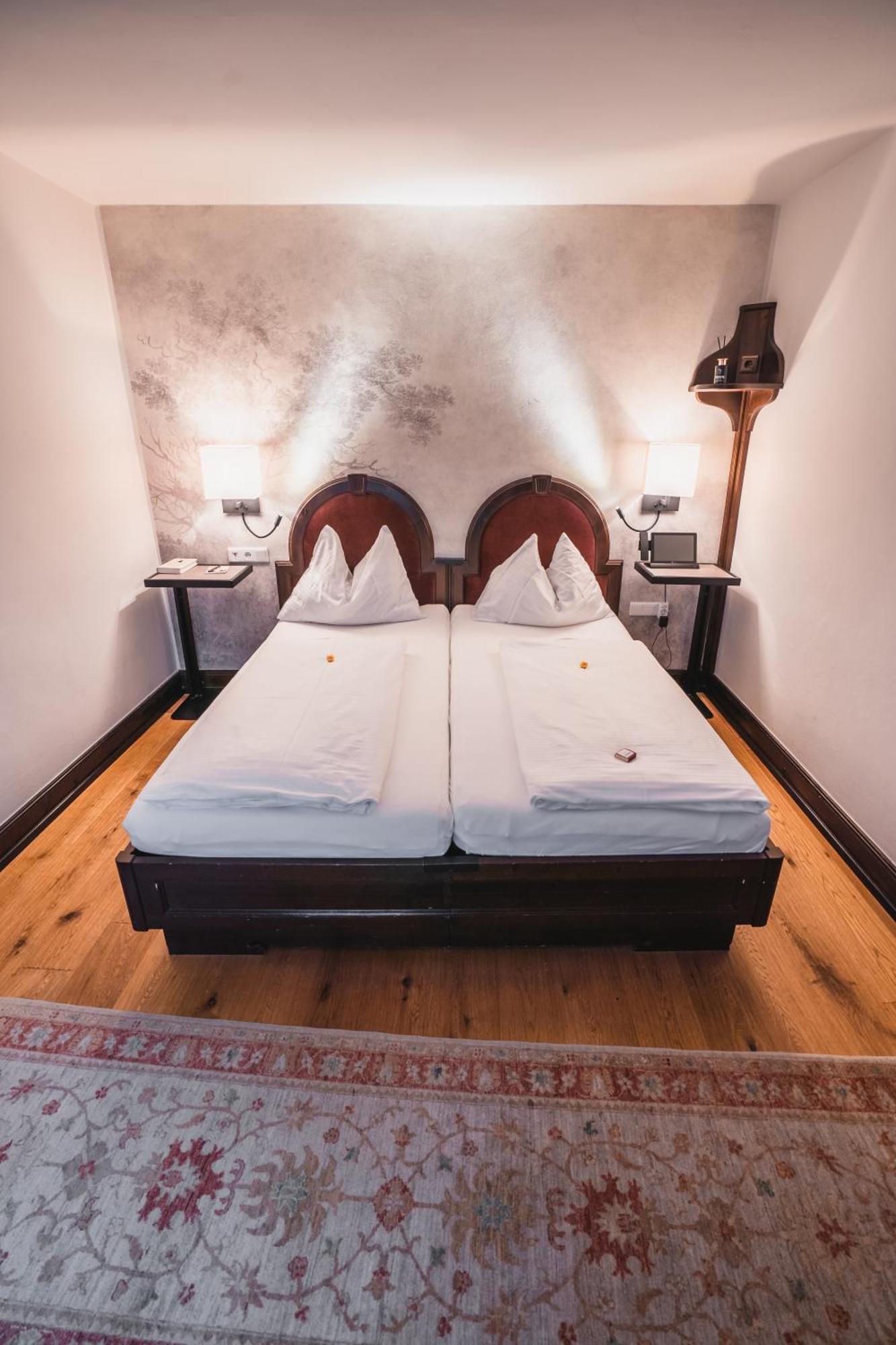 Altstadt Stadtkrug Hotel 4*