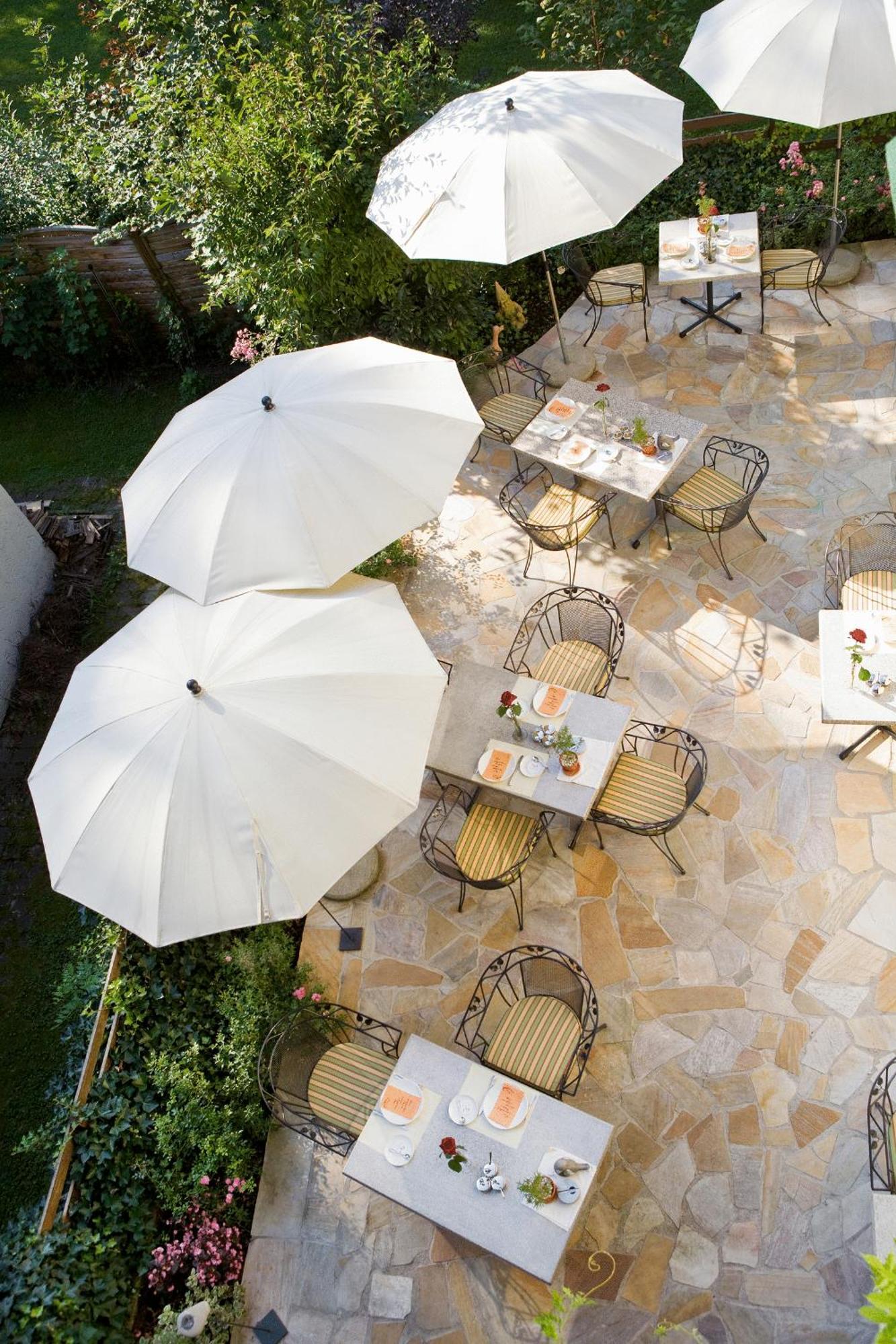 Rosenvilla Hotel 4*