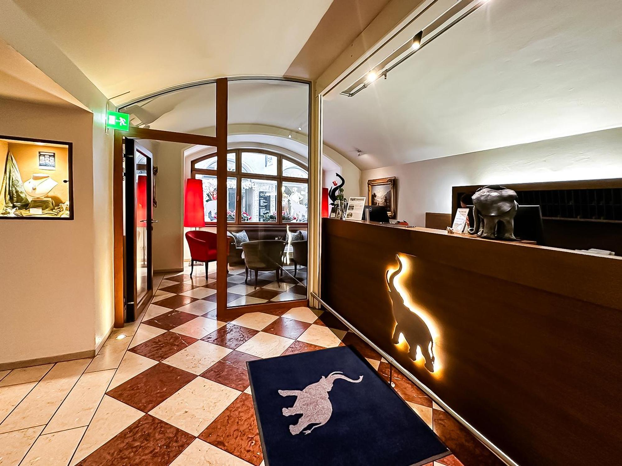 Hotel Elefant Family Business