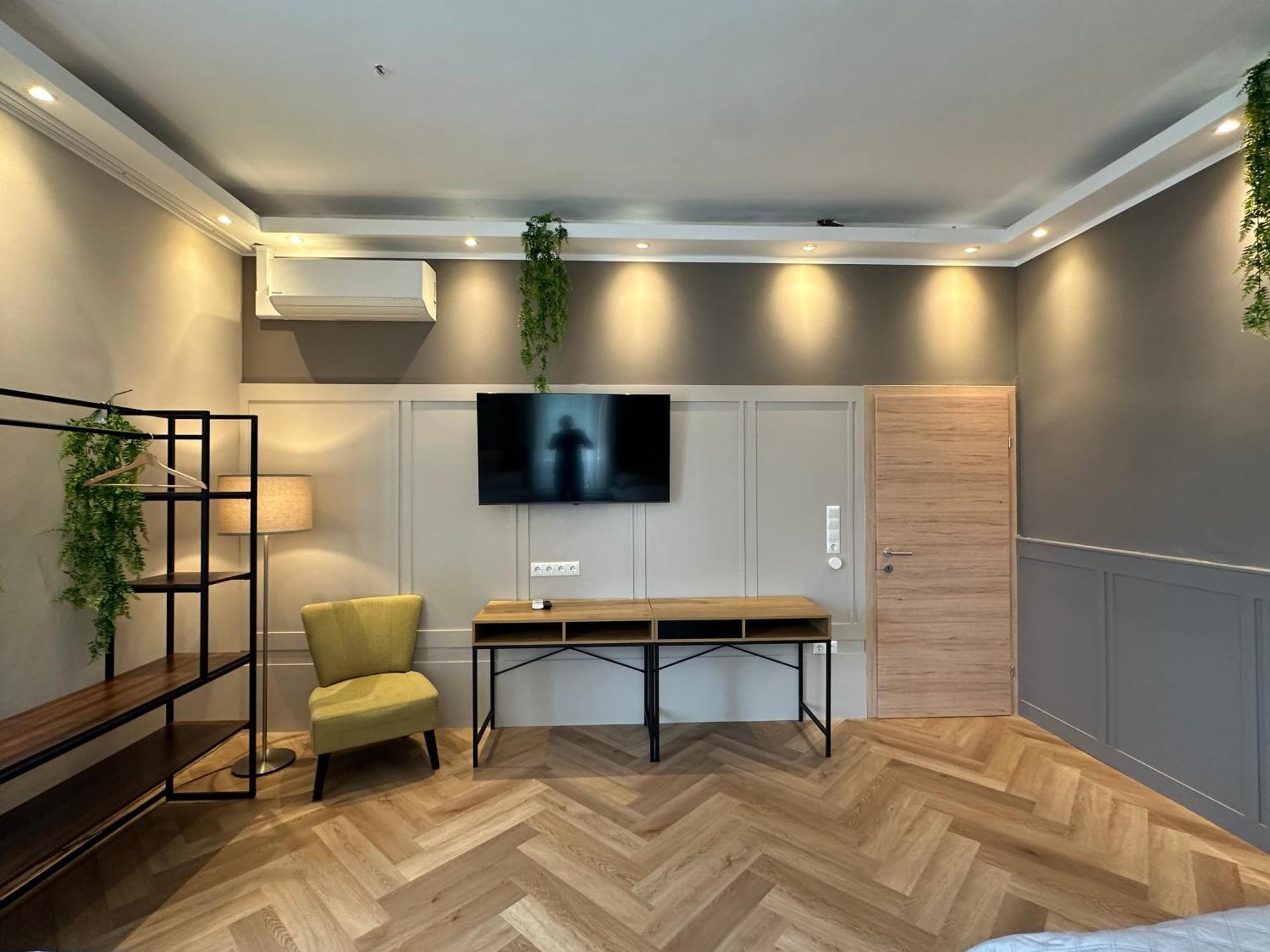 Apartment Book-a-room 31 *