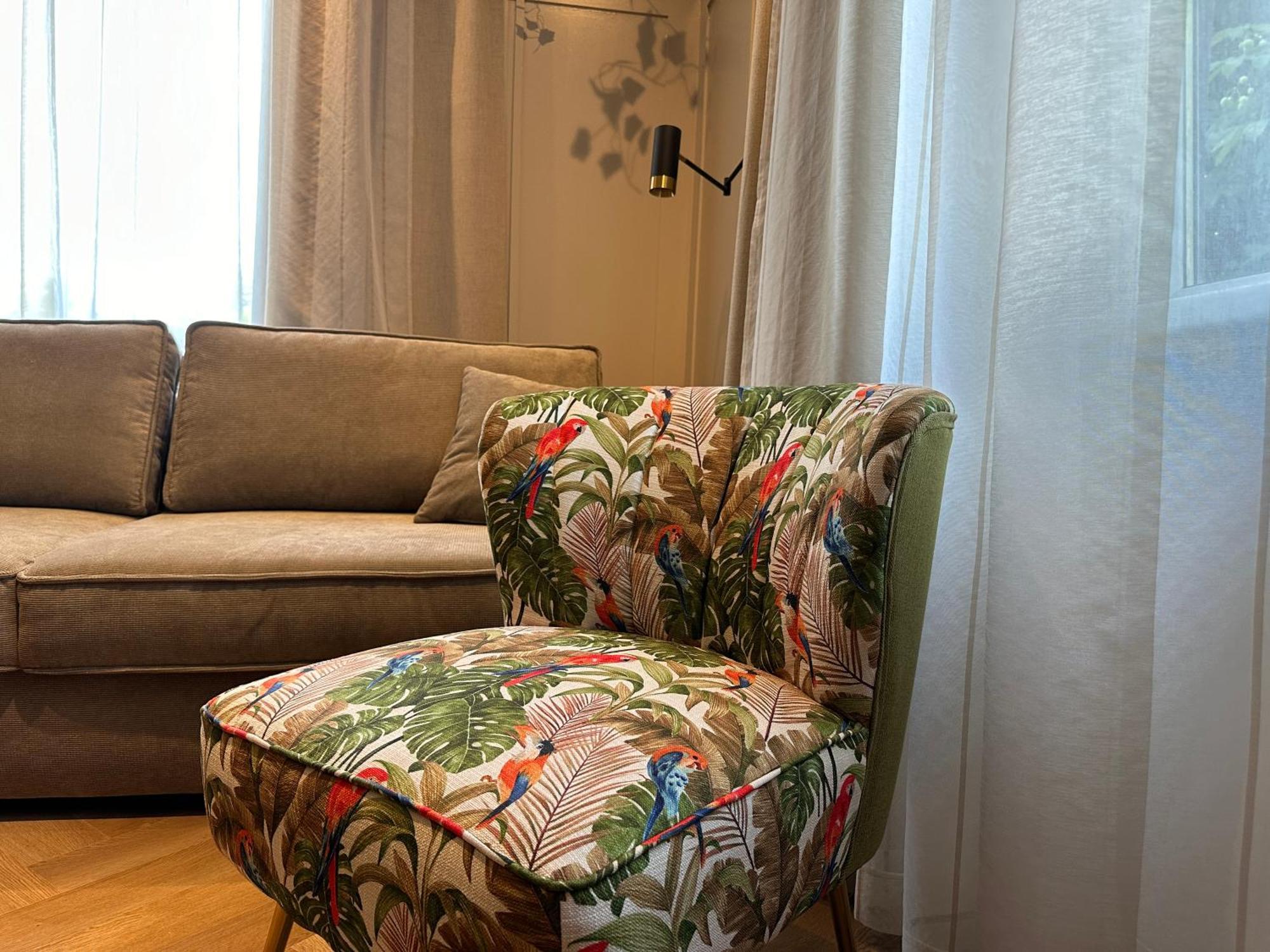 Apartment Book-a-room 32