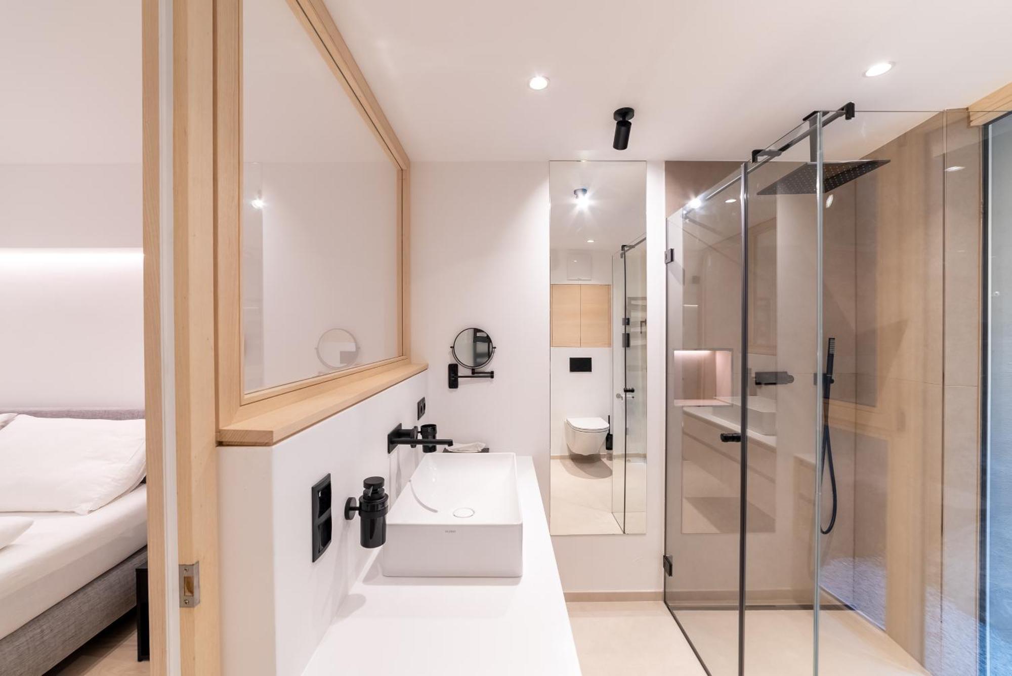 Rock Apartment *