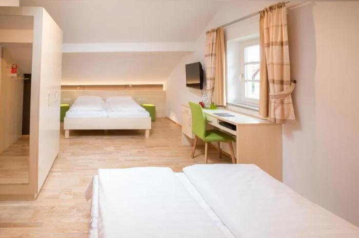Gruene Zur Post - 100 % Bio 3*