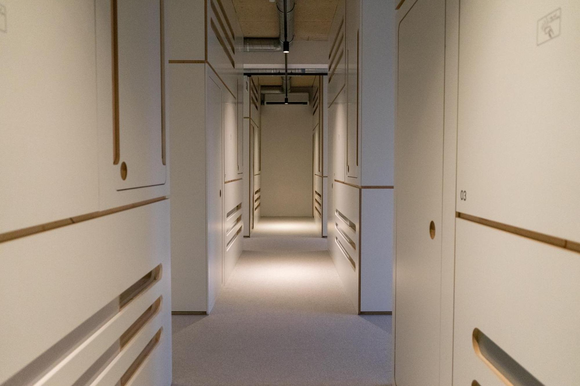 Capsule hotel Soom I Kapselhotel *