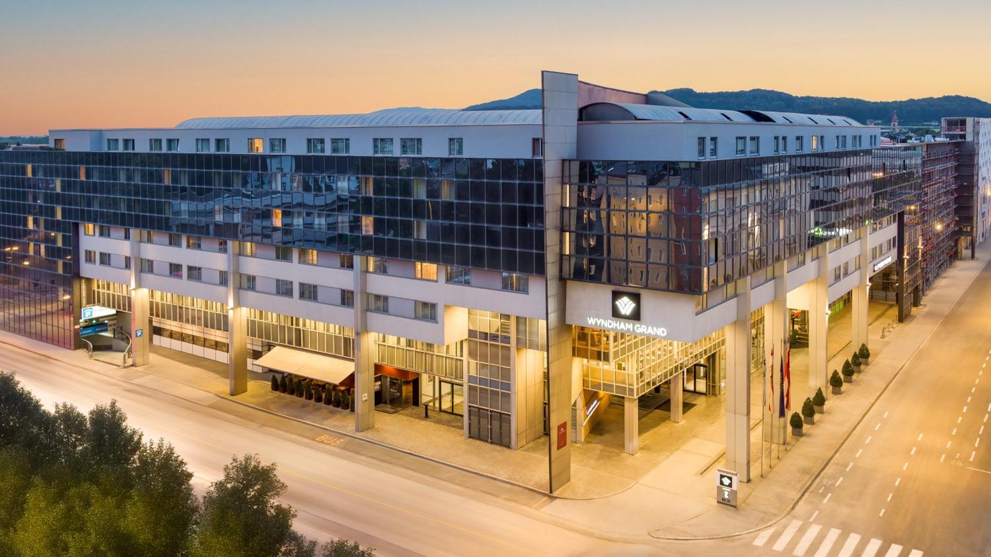 Hotel Wyndham Grand Conference Centre 4*