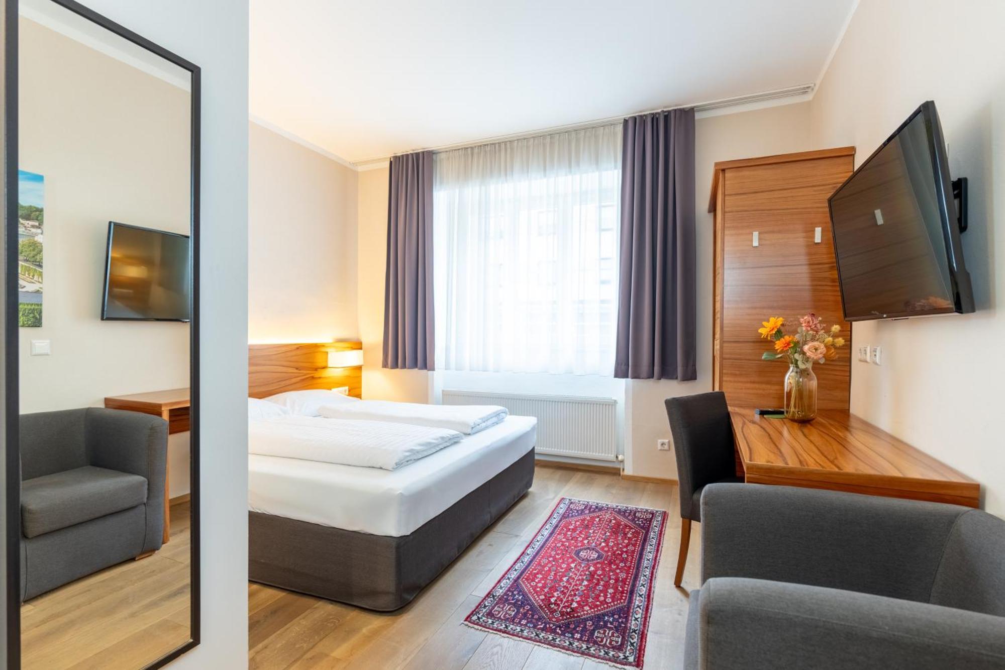 Jedermann Boutiquehotel Mit Stadtgarten Hotel