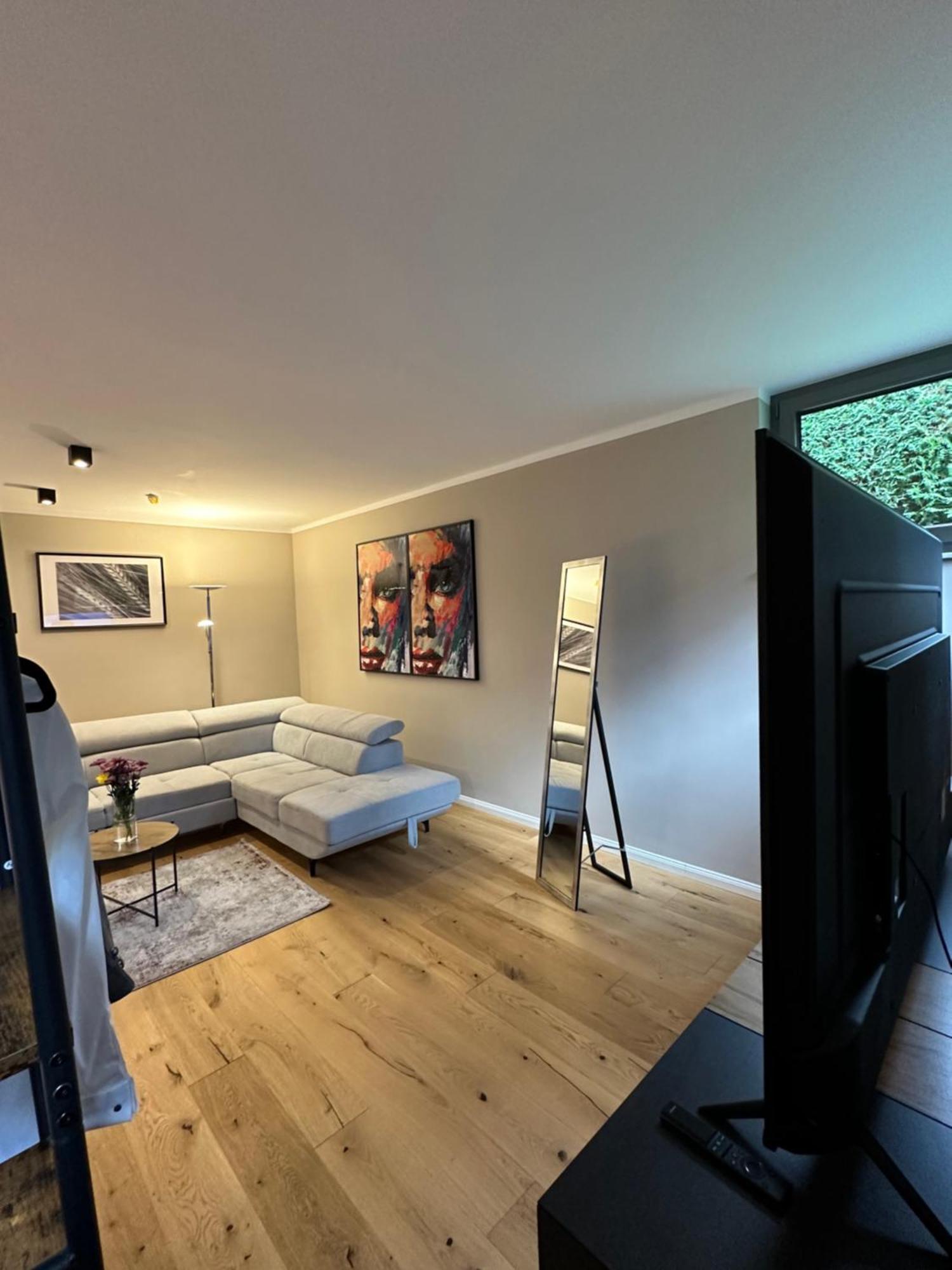 Luxury Apartment *