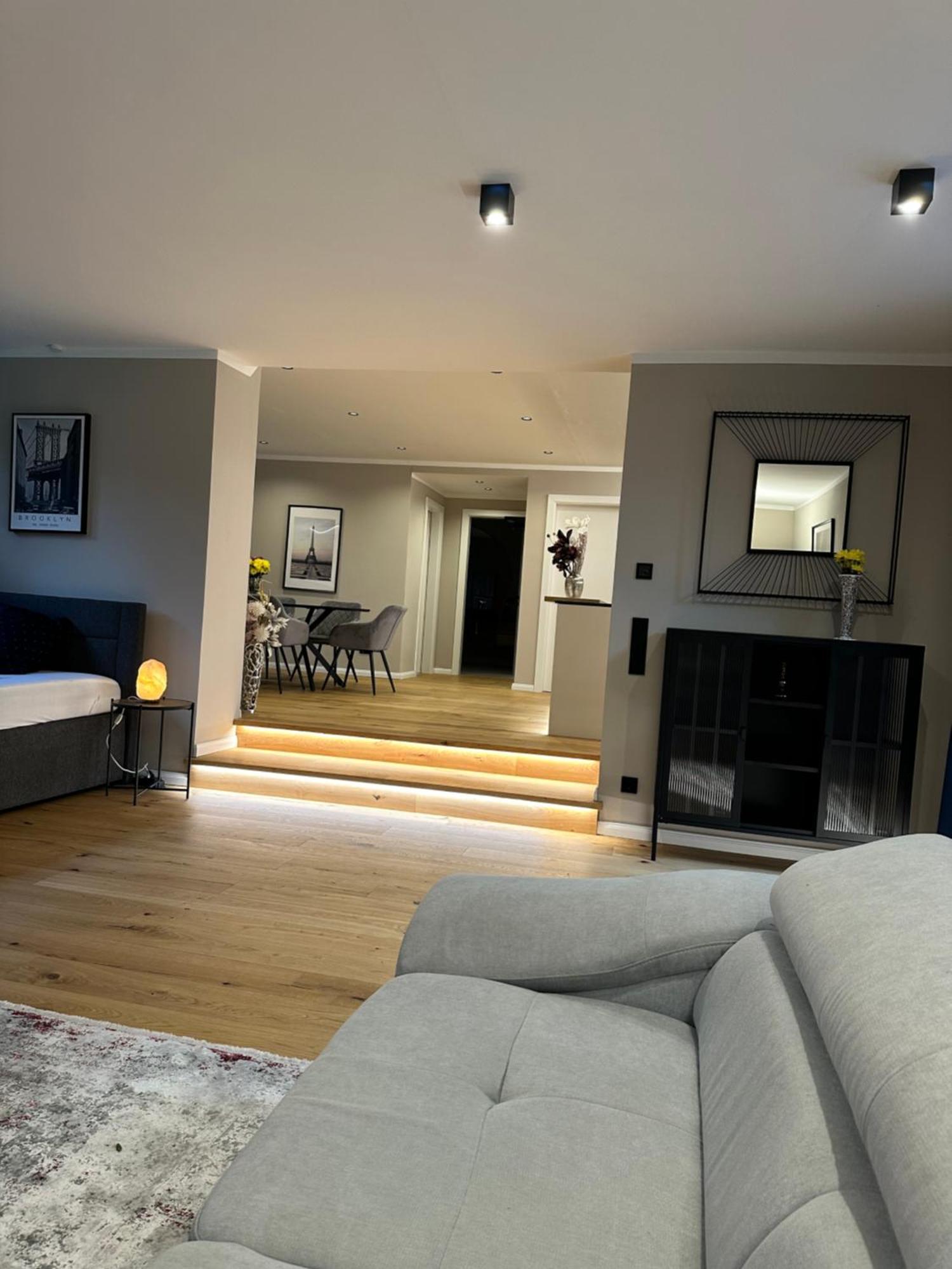 Luxury Apartment *
