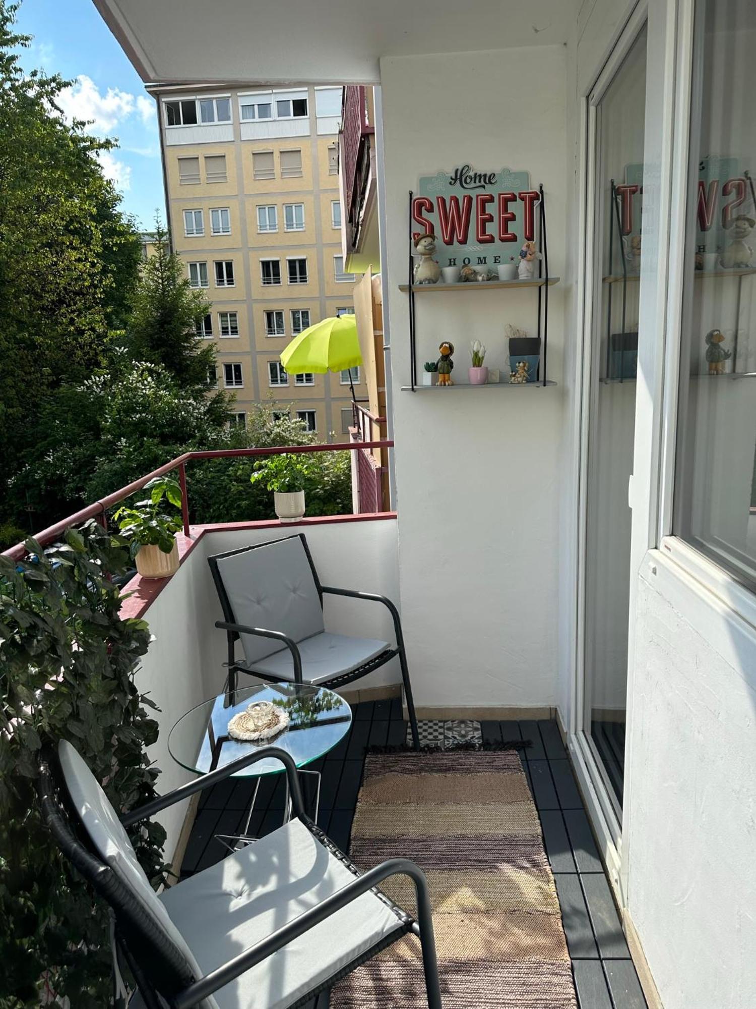 Stylish Near Train-station Parking Extra