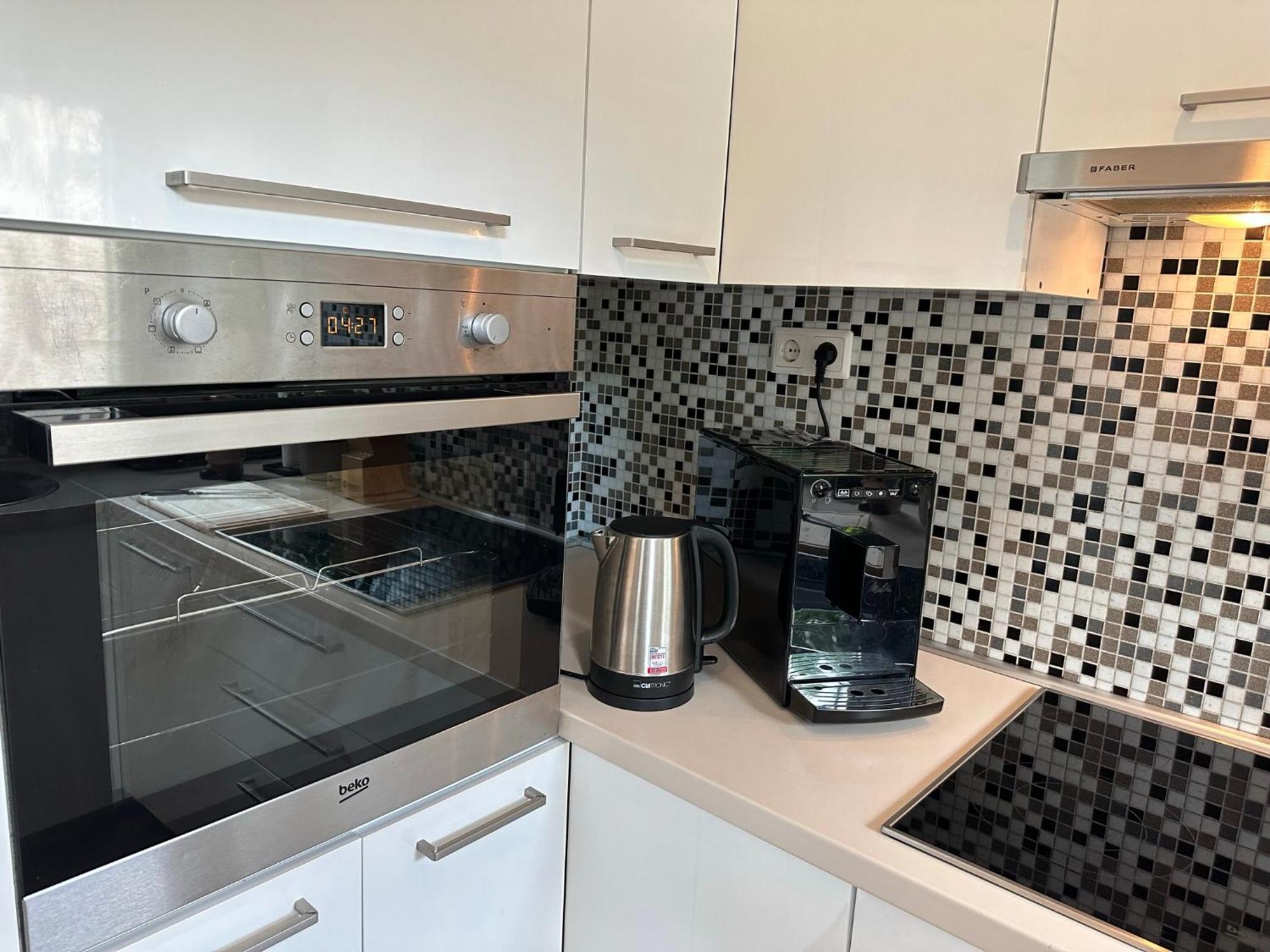 Stylish Near Train-station Parking Extra