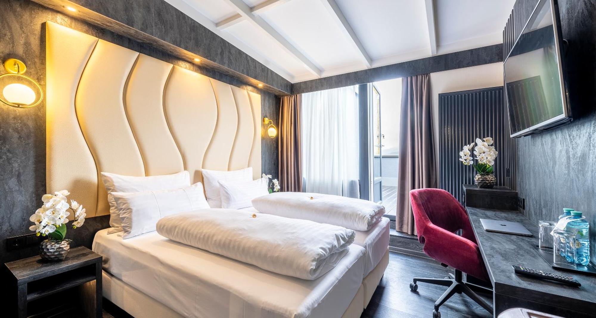Plaza Hotel 3*