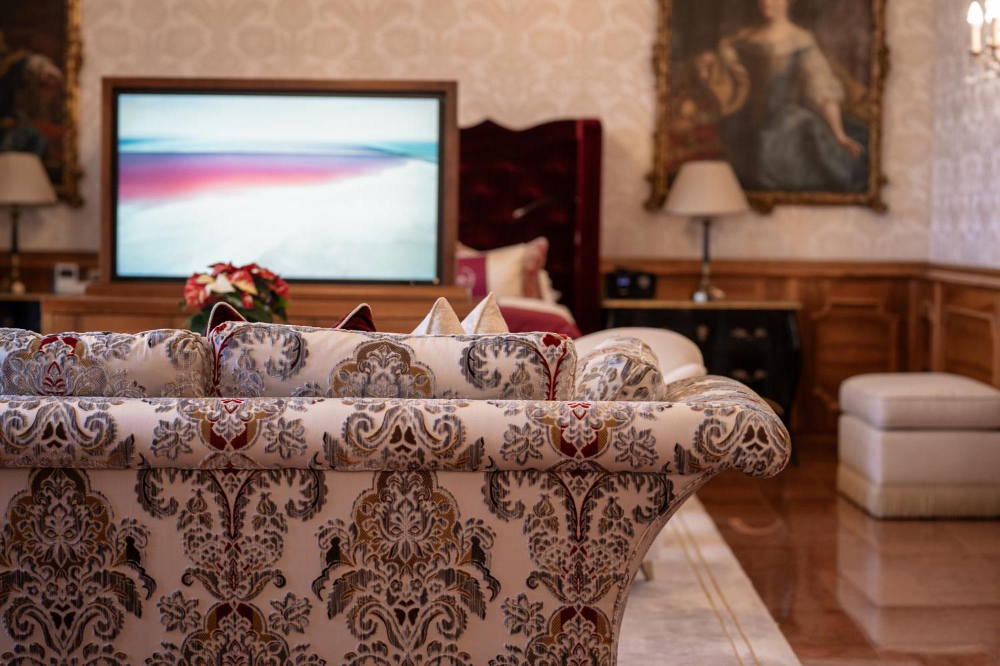 Hotel Schloss Mönchstein 5*