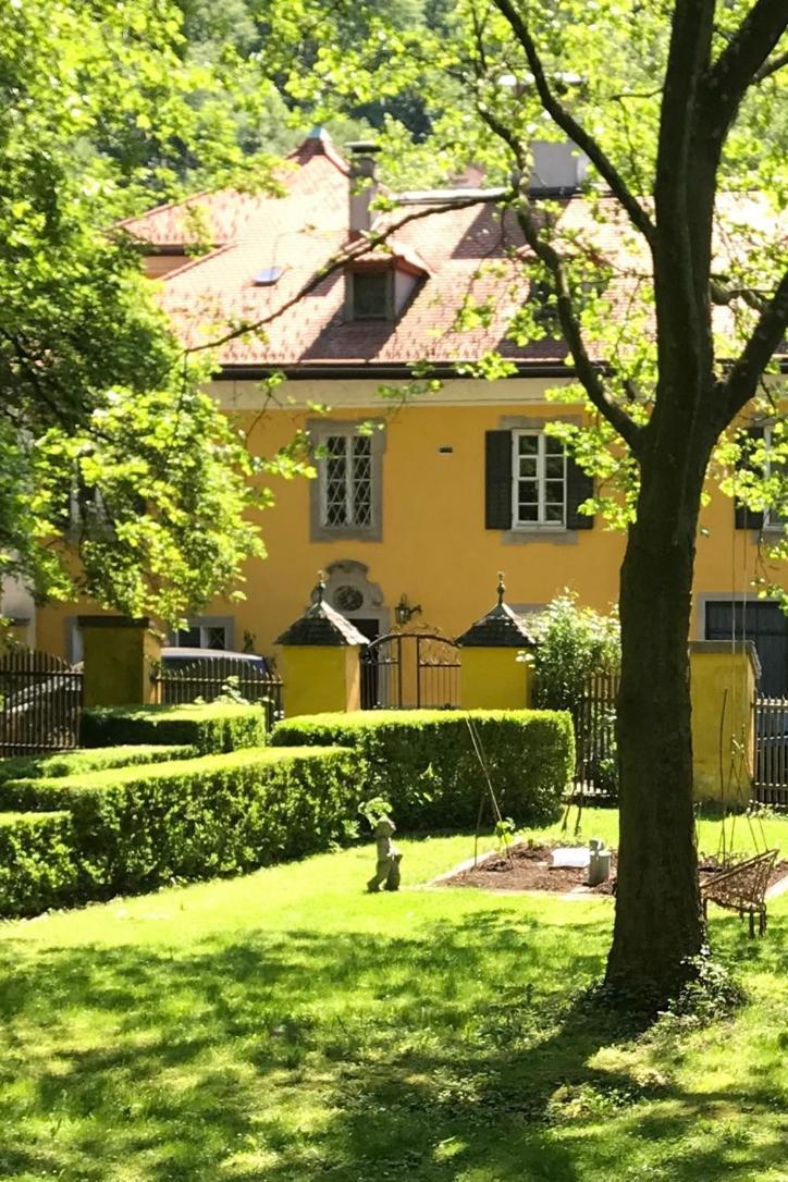 Schloss Mit Eigenem Garten Und Parkplatz G * Salzburg