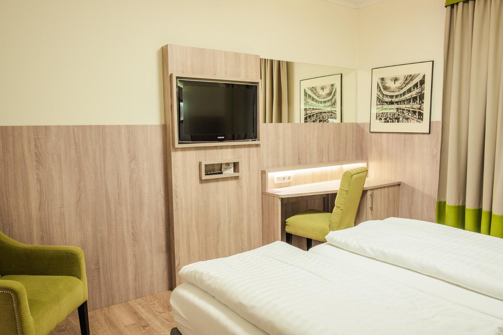 Hotel Theater