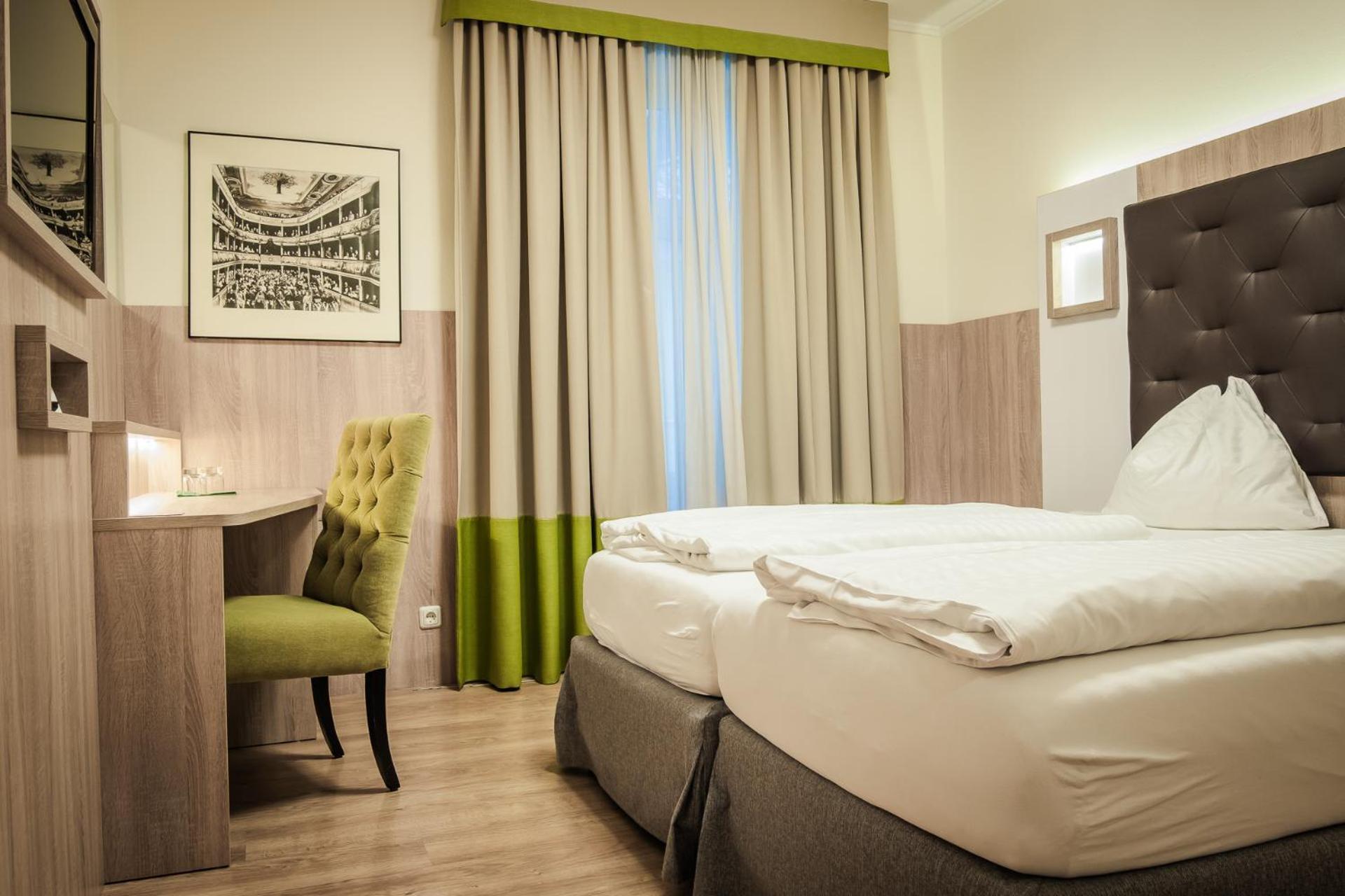 Hotel Theater