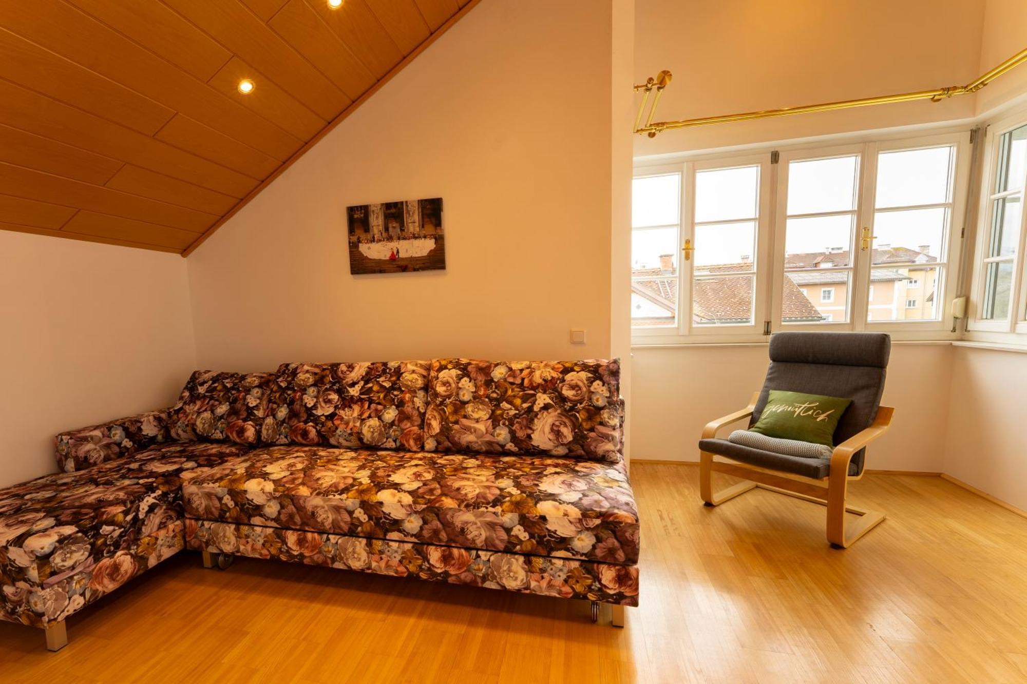 By Gruene Zur Post - 100 % Bio & Ceconi Apartment