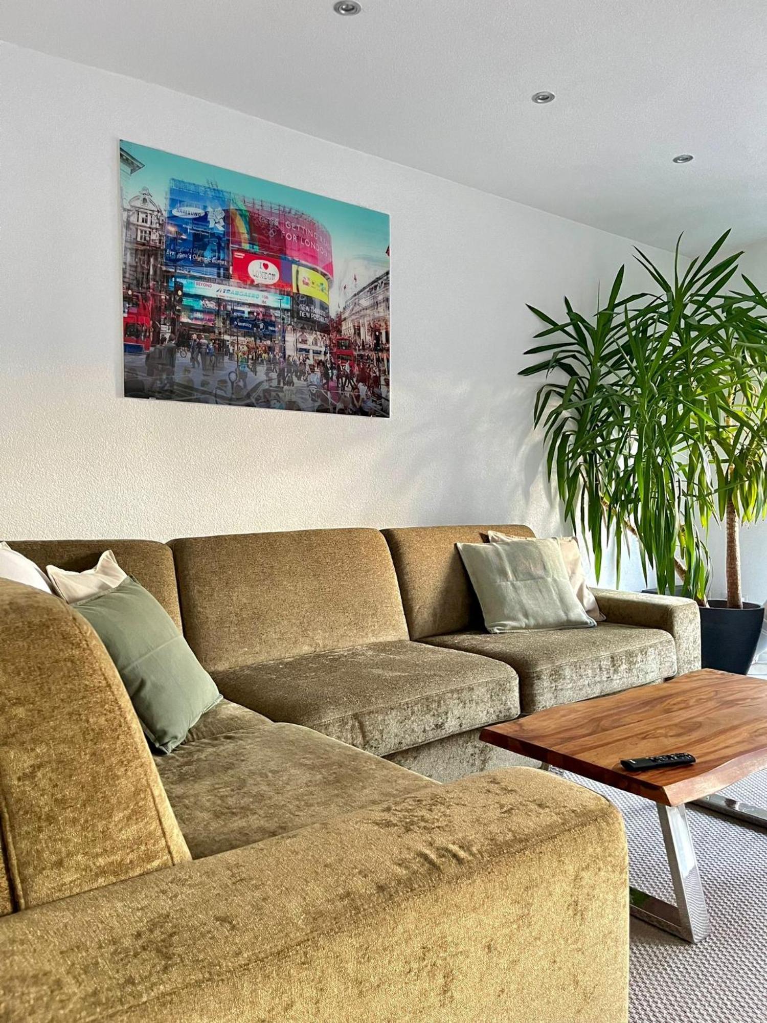 Modern - Perfectly Located Apartment