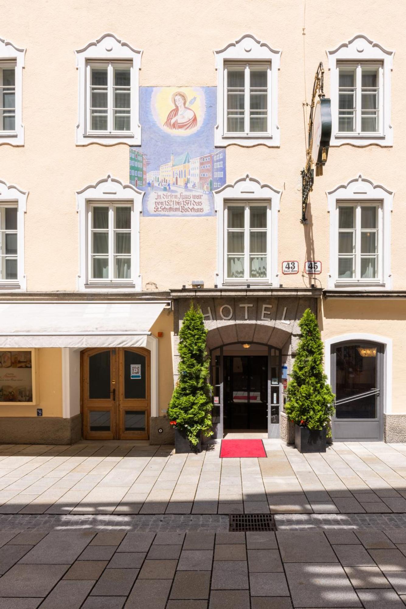 Altstadthotel Amadeus Hotel