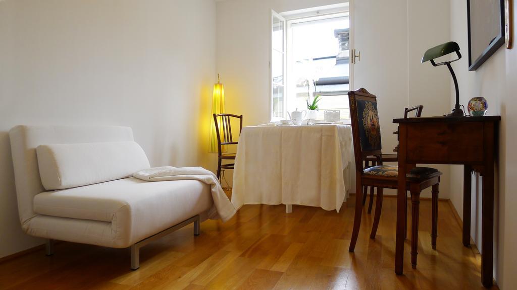 Artist's Altstadt-apartment Apartment